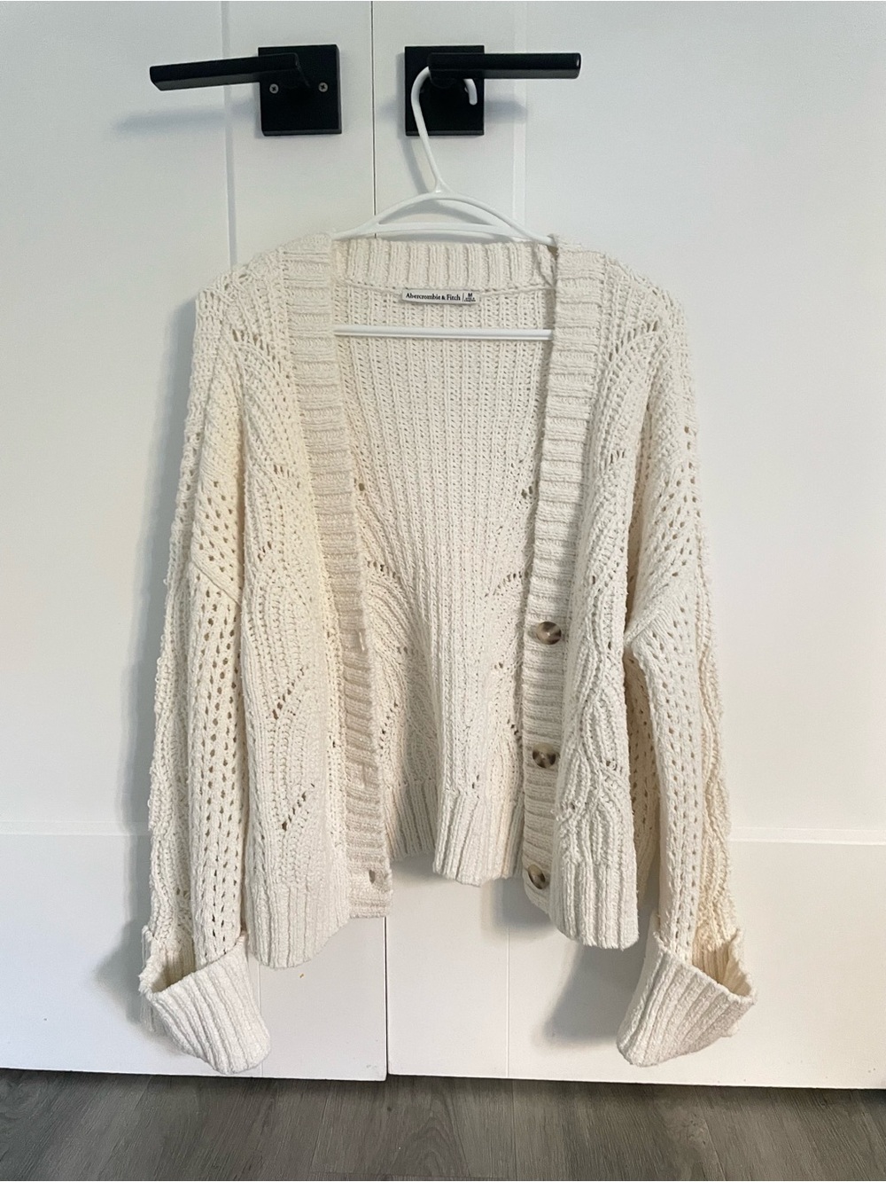 abercrombie & fitch cream cable knit cardigan size medium